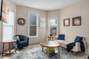 Snapdragon Apt - Charming Two Bedroom in Corcoran Neighborhood
